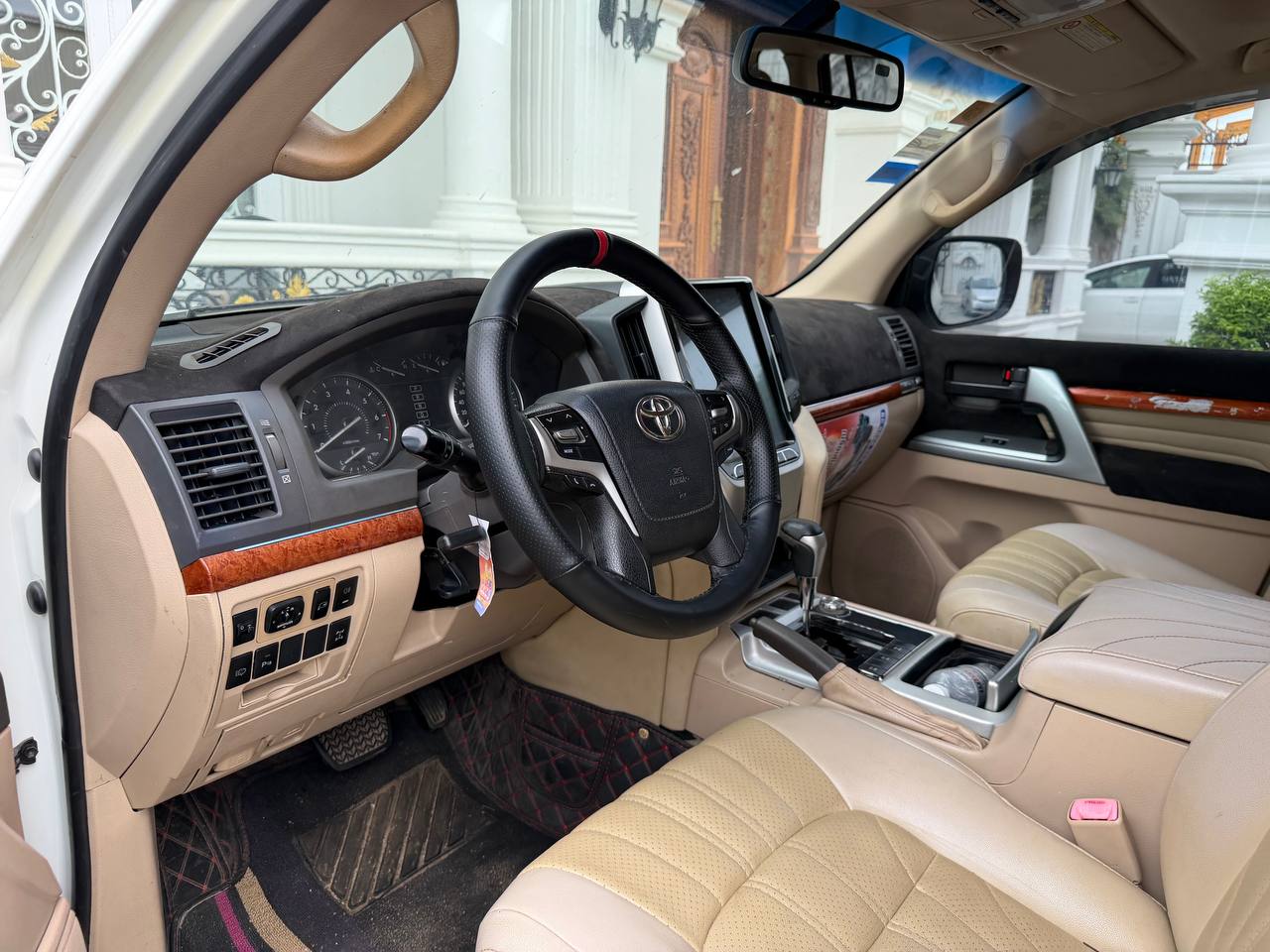 Land Cruiser 2011 upgraded 2021 