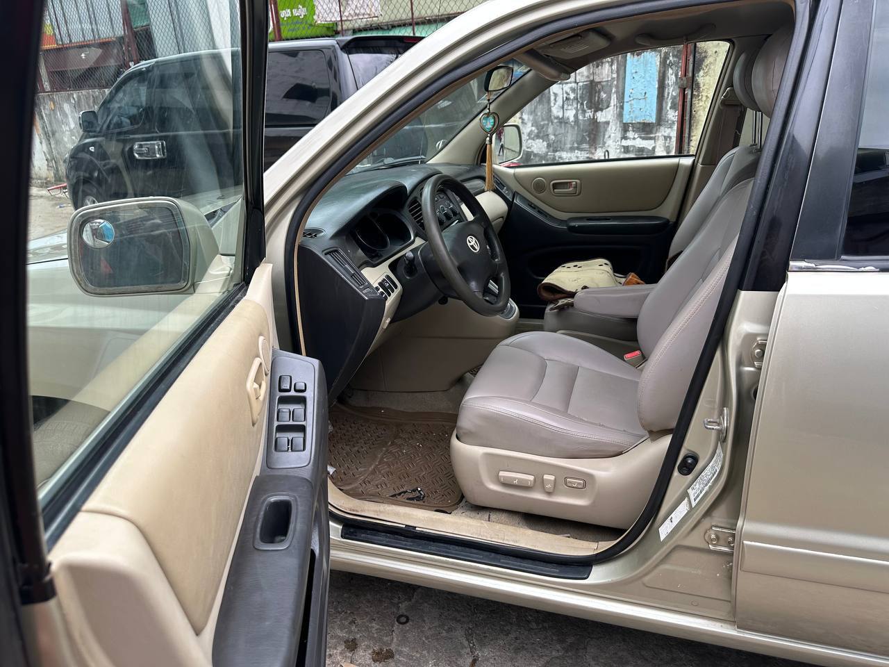 Toyota High Lander 01 V6 P1