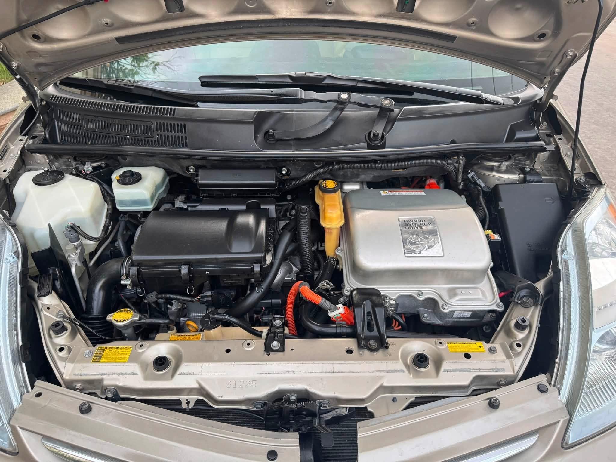 Toyota Prius ឆ្នាំ​2006 Full ទឹក​មាស​