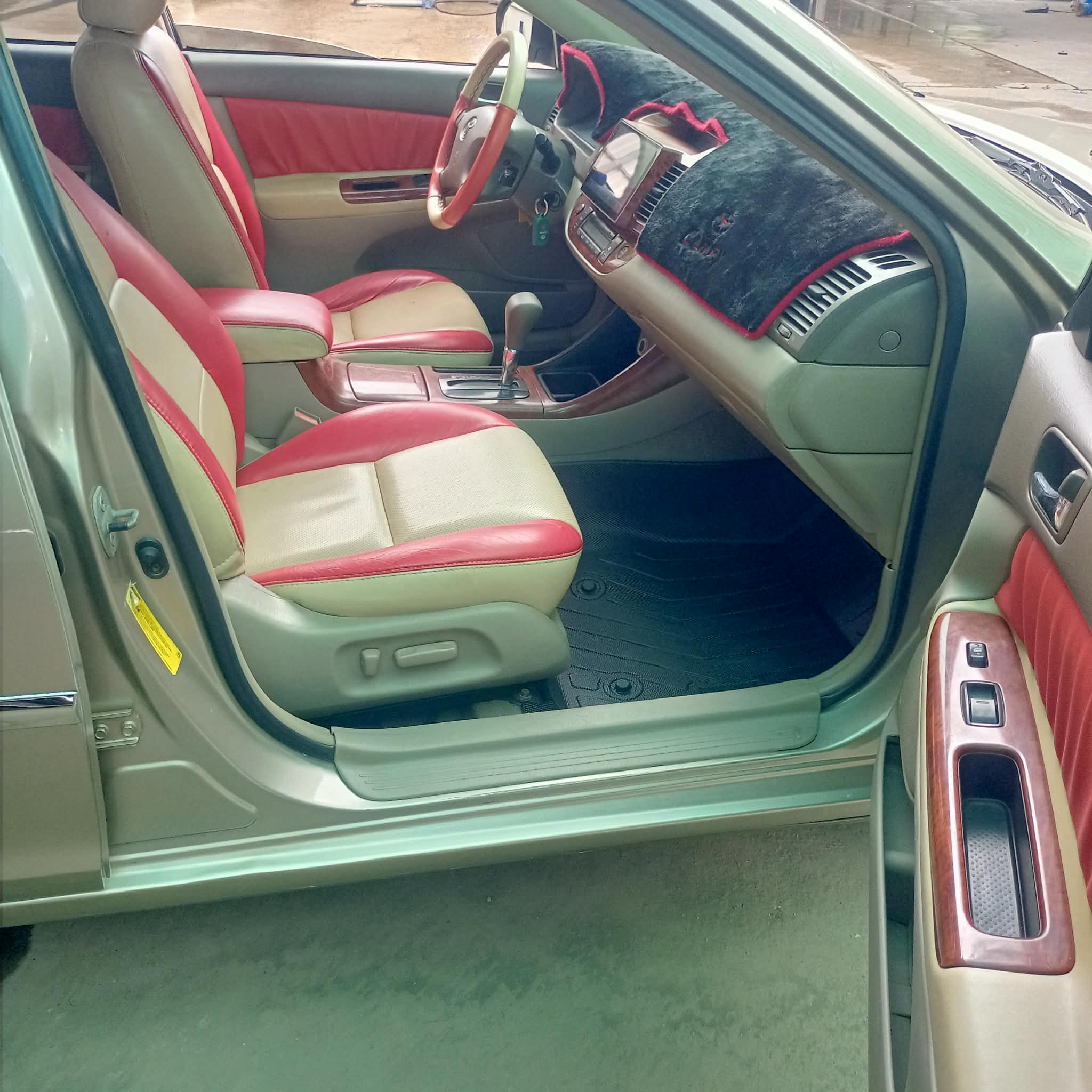 Camry 2002 xle full Option បើកដំបូល