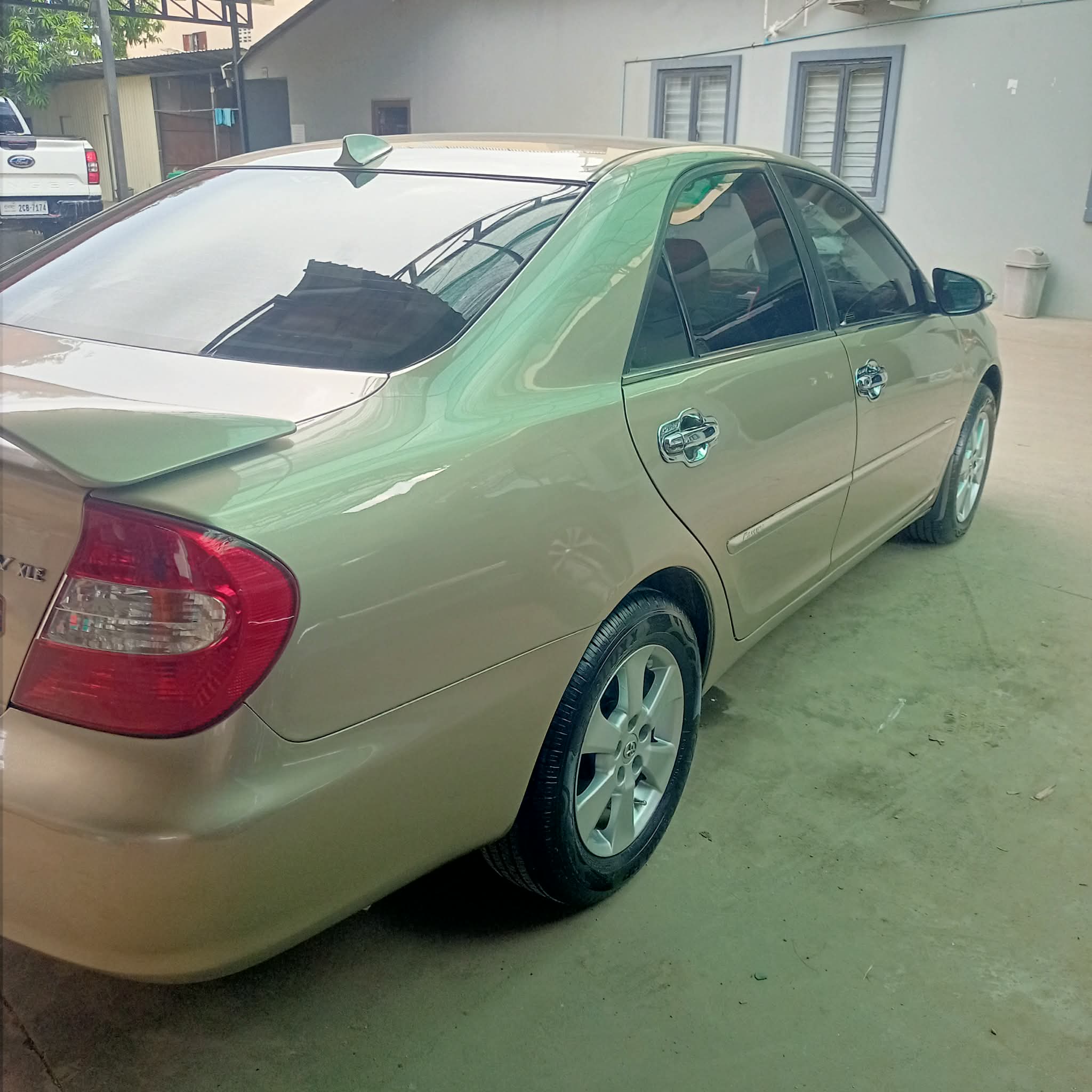 Camry 2002 xle full Option បើកដំបូល