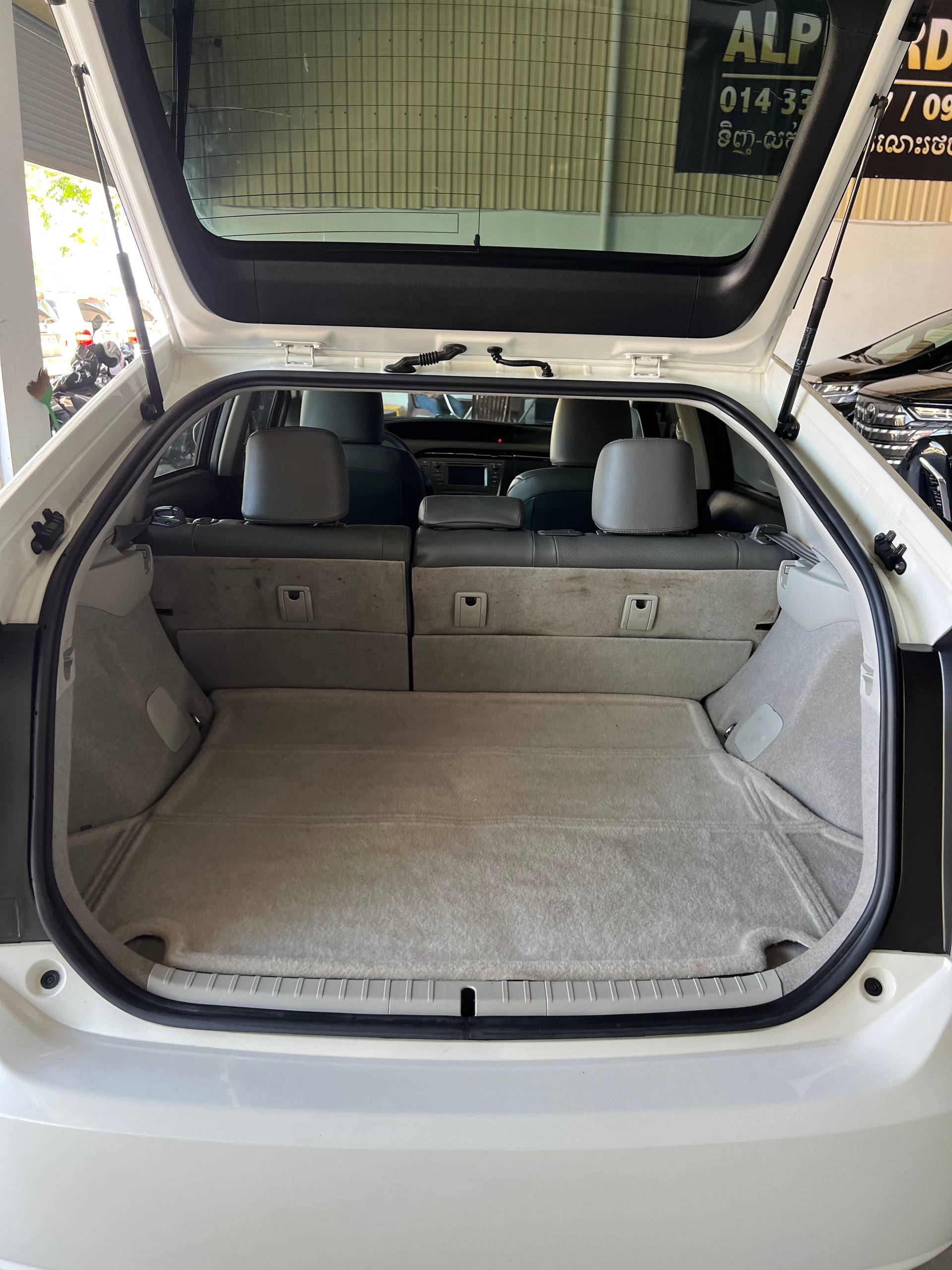 Prius 2010 ក្រដាសពន្ធពណ៍ស អប់សិន3 ទឹកថ្នាំសុី សំបុកឃ្មុំសុីន អូតូឆែកខ្ពស់