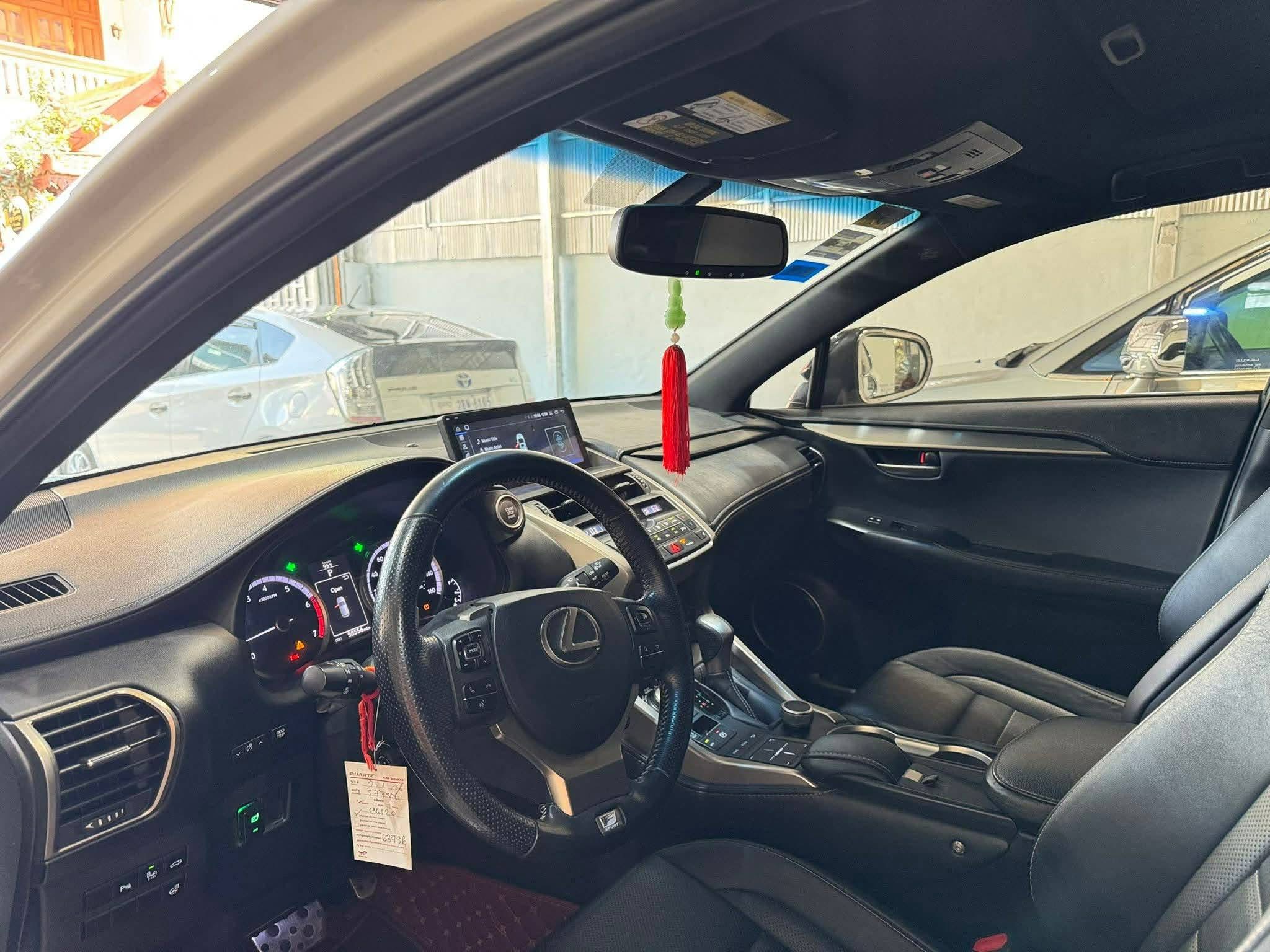 Lexus Nx200t 2016 F sport ប៉ុង១