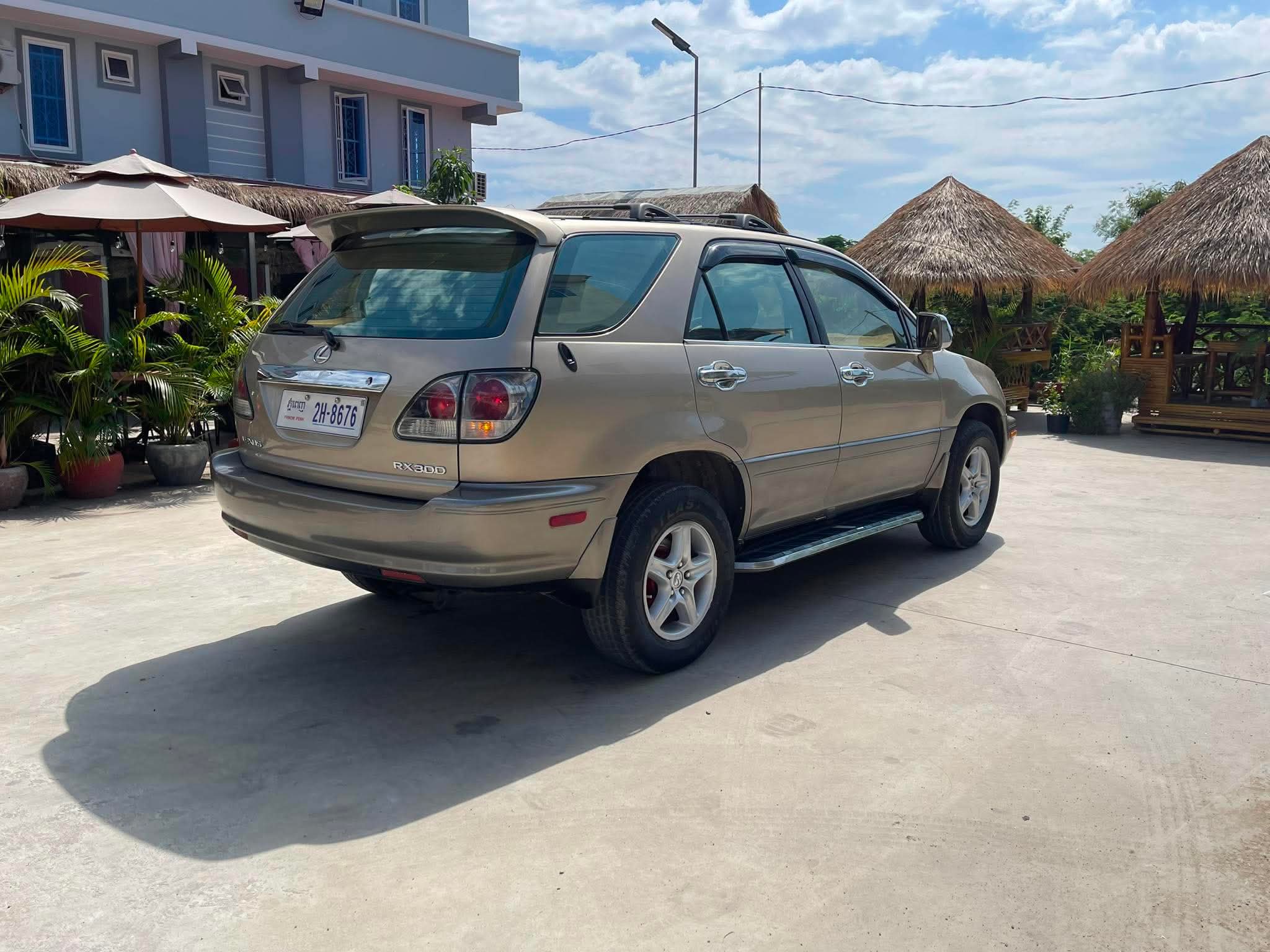 Lexus rx300 ឆ្នាំ 2001 ប៉ុង១ ថ្មីណាស់