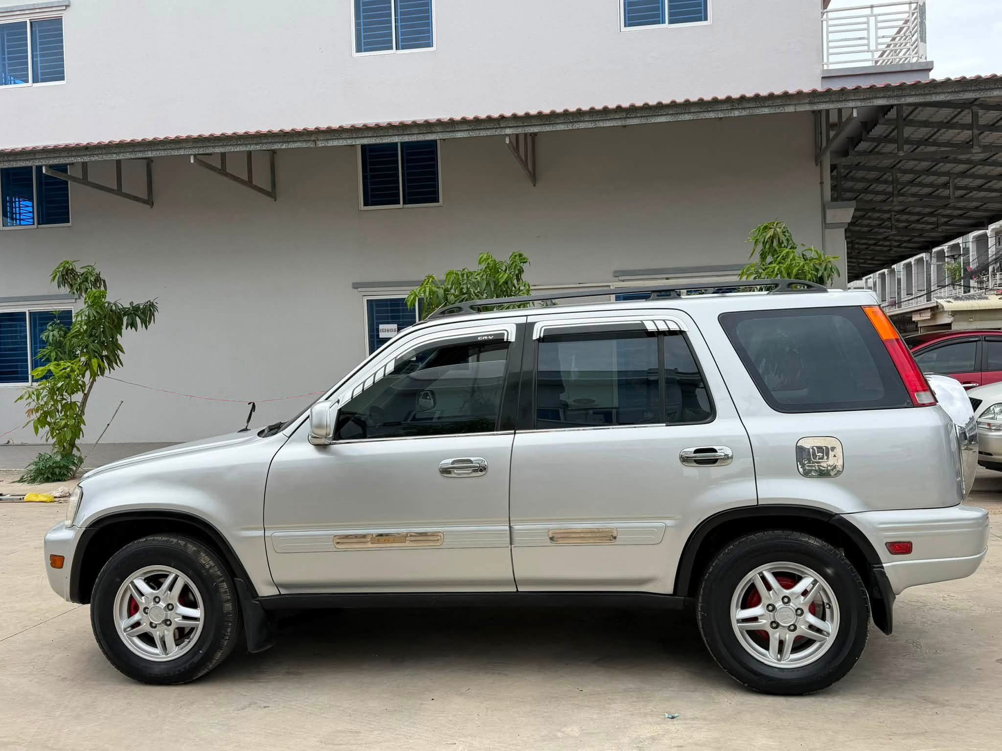 Honda CRV ឆ្នាំ 99 ប៉ុង sទឹកប្រាក់