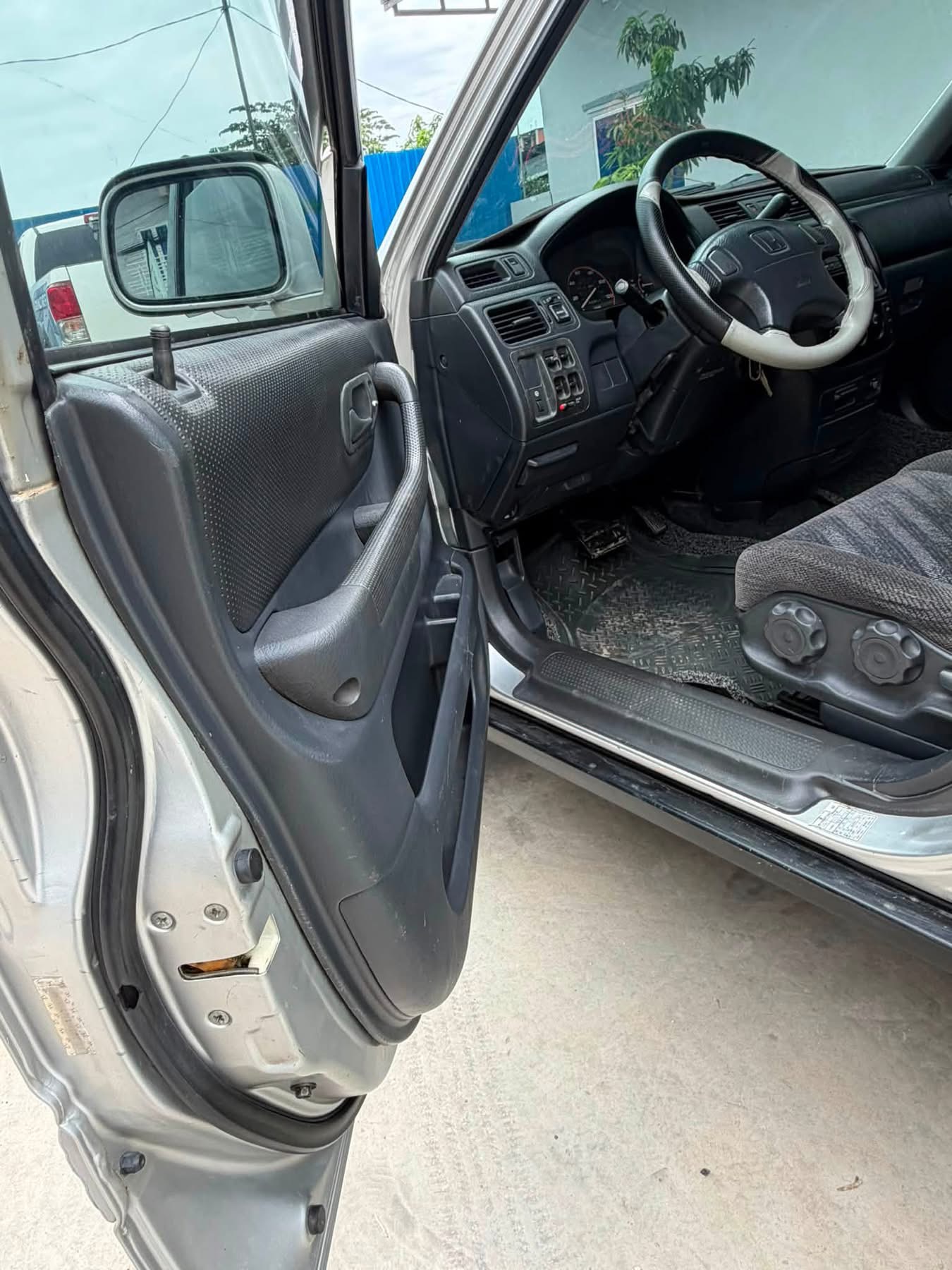 Honda CRV ឆ្នាំ 99 ទឹកប្រាក់ ថ្មីណាស់