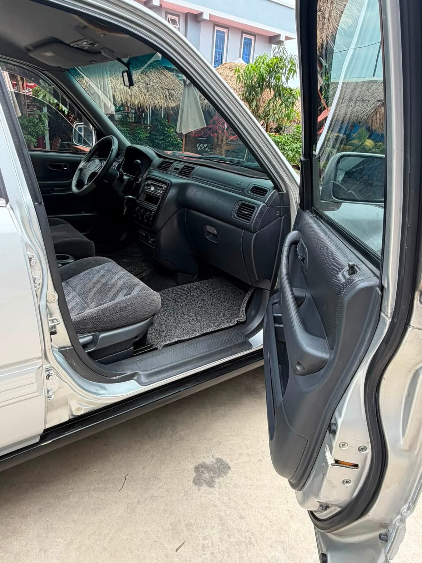 Honda CRV ឆ្នាំ 99 ទឹកប្រាក់ ថ្មីណាស់