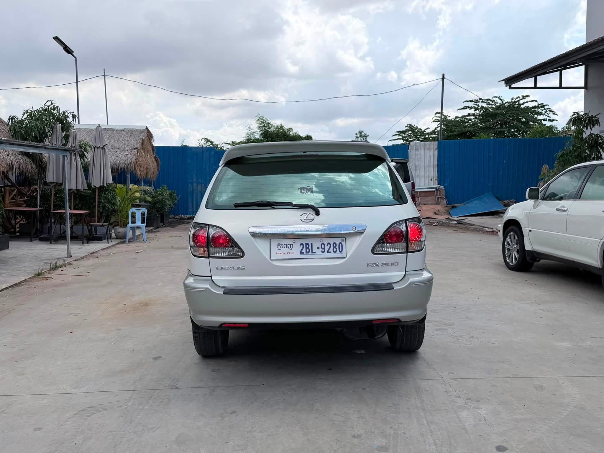 Lexus 2001 ប៉ុង១ សកាំម៉ៃ ឡានស្អាត