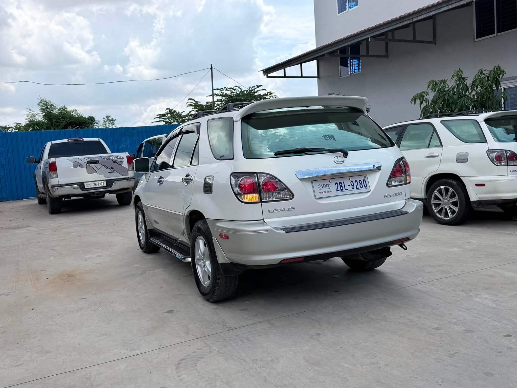 Lexus 2001 ប៉ុង១ សកាំម៉ៃ ឡានស្អាត
