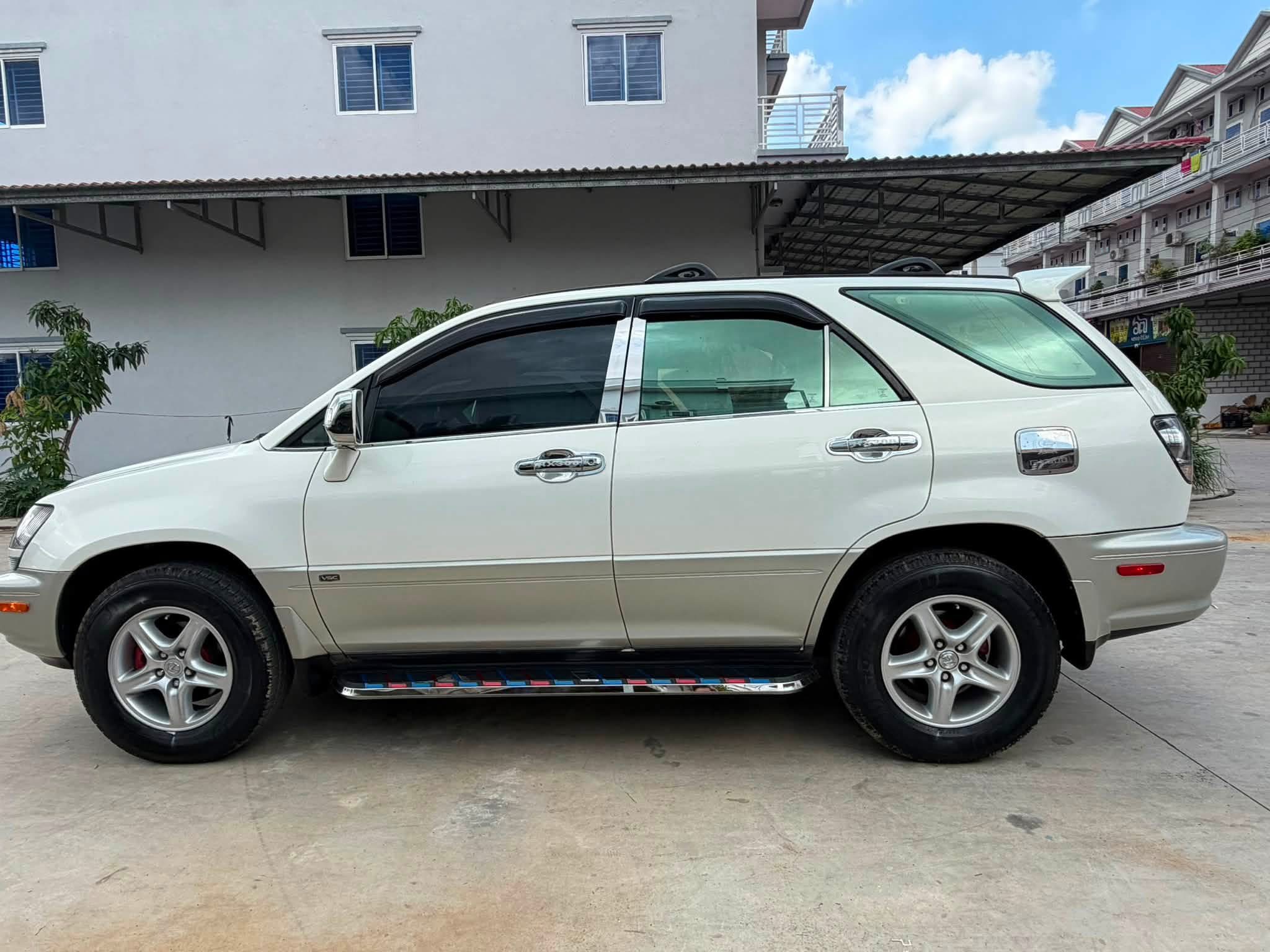 Lexus 2001 ប៉ុង១ សកាំម៉ៃ ឡានស្អាត