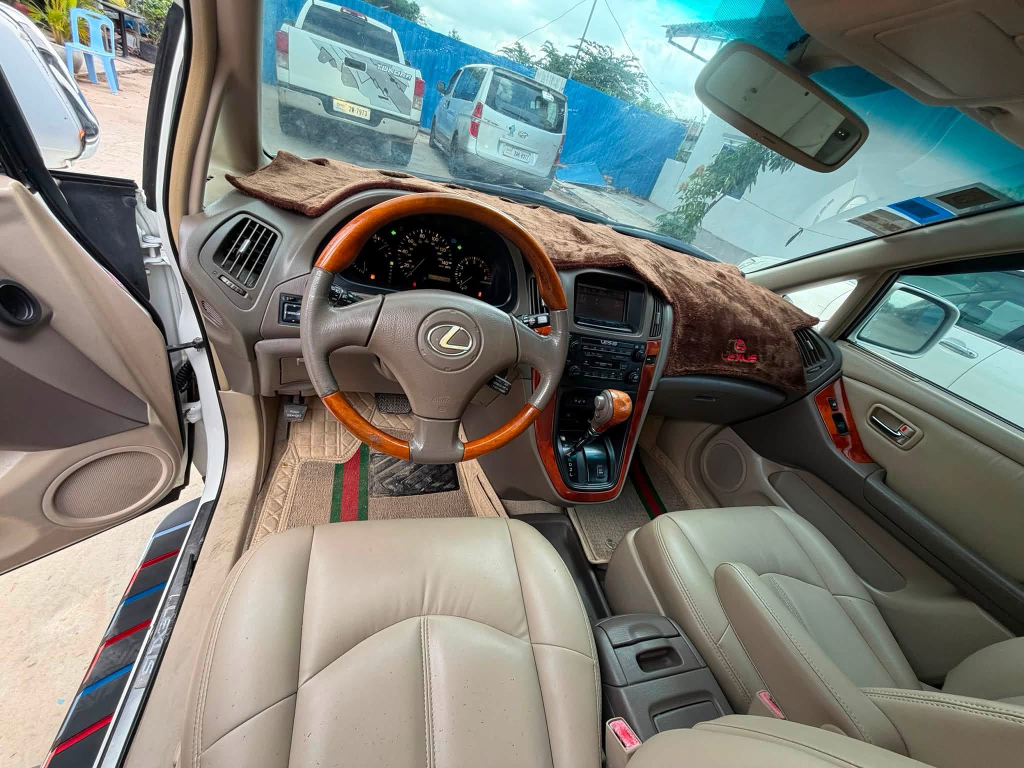 Lexus 2001 ប៉ុង១ សកាំម៉ៃ ឡានស្អាត