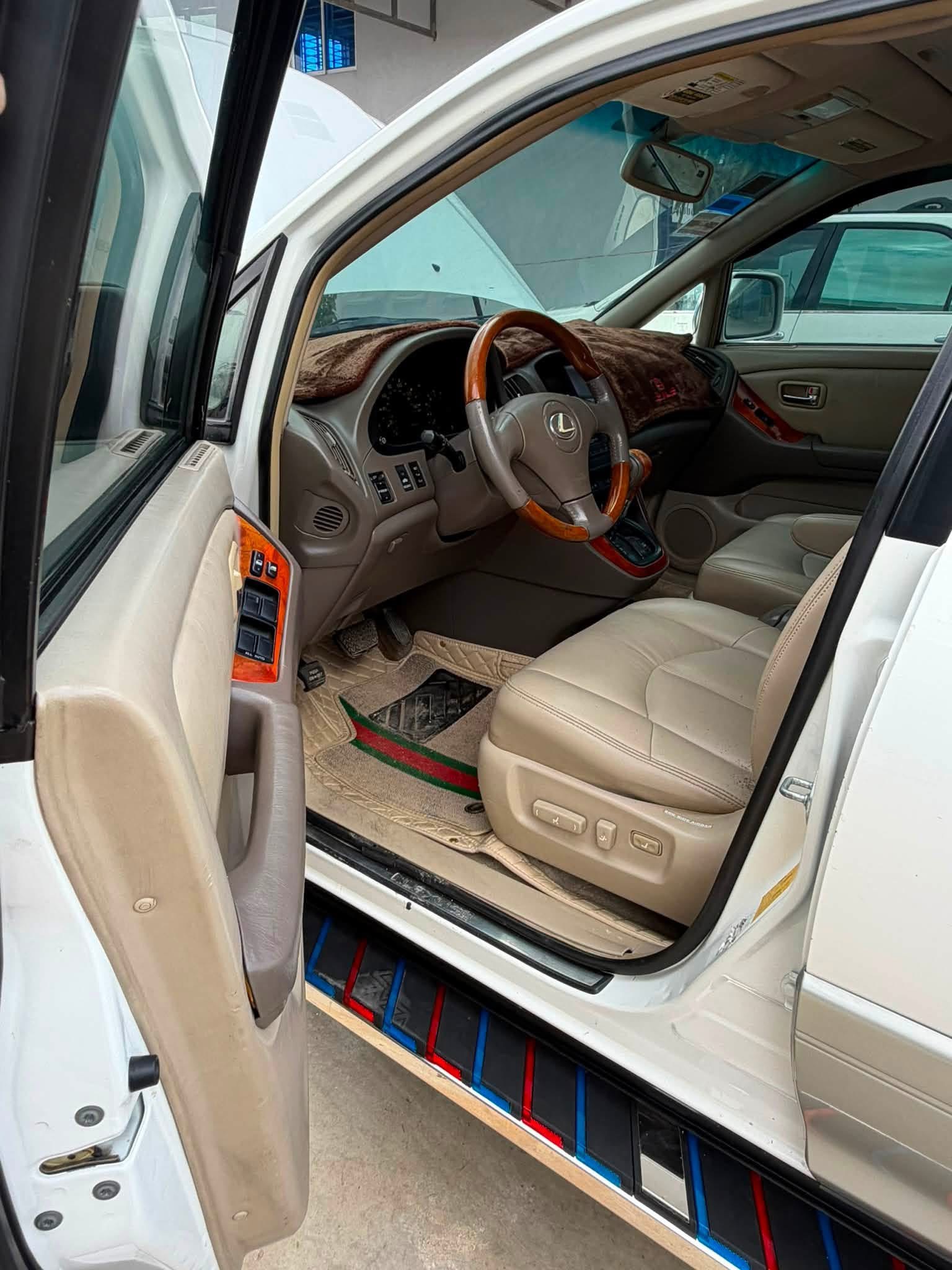 Lexus 2001 ប៉ុង១ សកាំម៉ៃ ឡានស្អាត