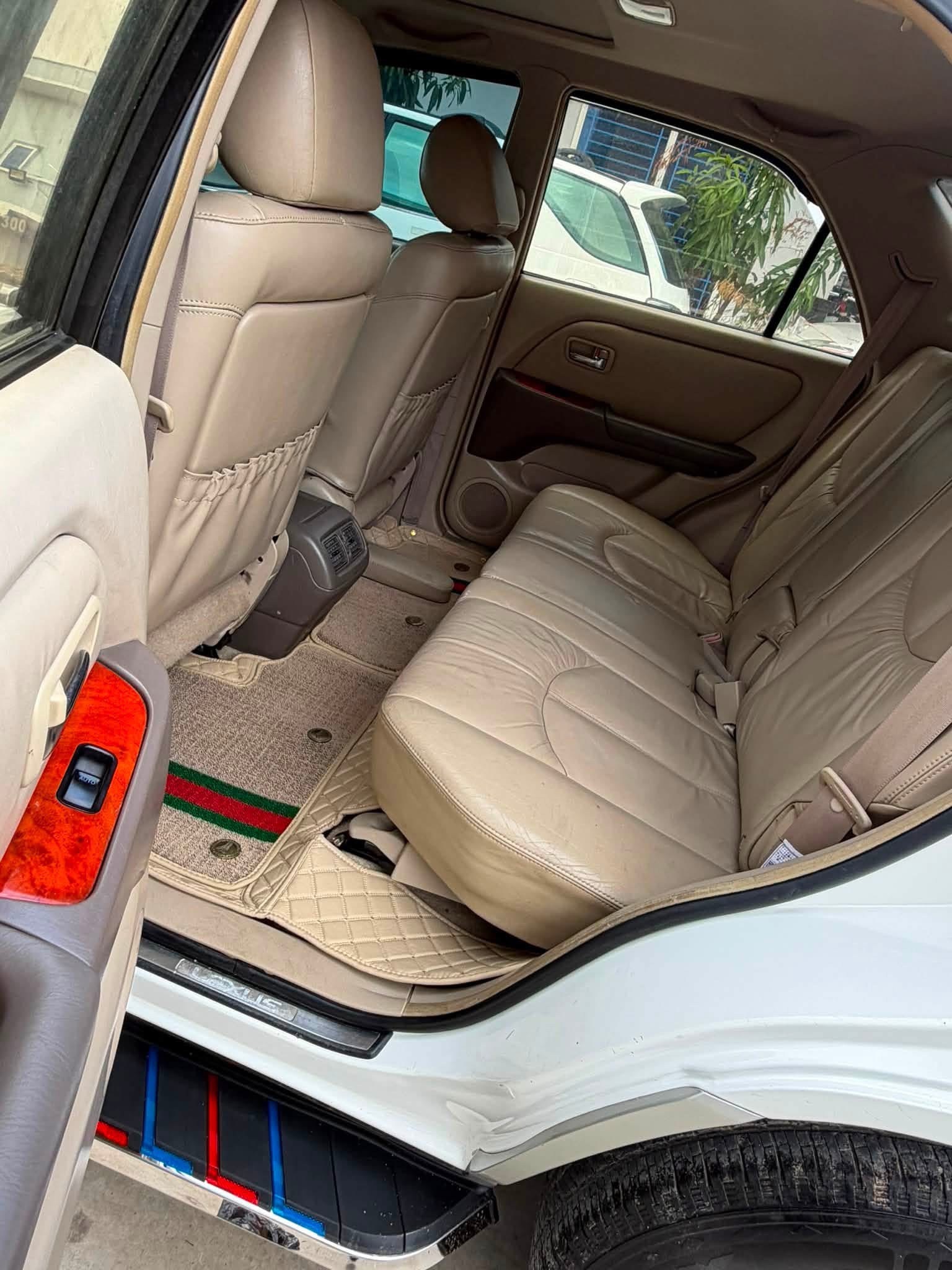 Lexus 2001 ប៉ុង១ សកាំម៉ៃ ឡានស្អាត