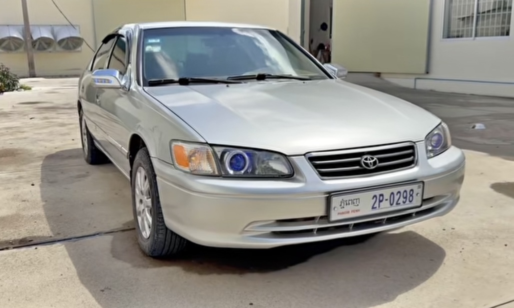 Camry Le 2000 abs ពណ៍ប្រាក់ ឡានស្អាត