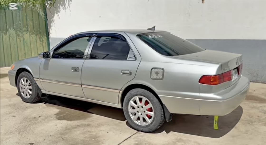Camry Le 2000 abs ពណ៍ប្រាក់ ឡានស្អាត