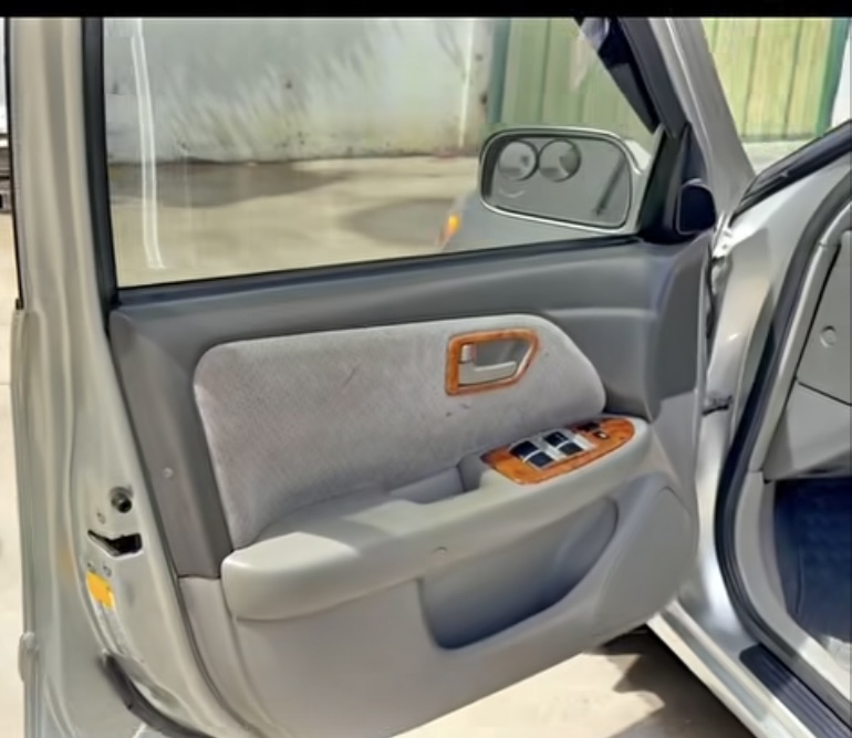 Camry Le 2000 abs ពណ៍ប្រាក់ ឡានស្អាត