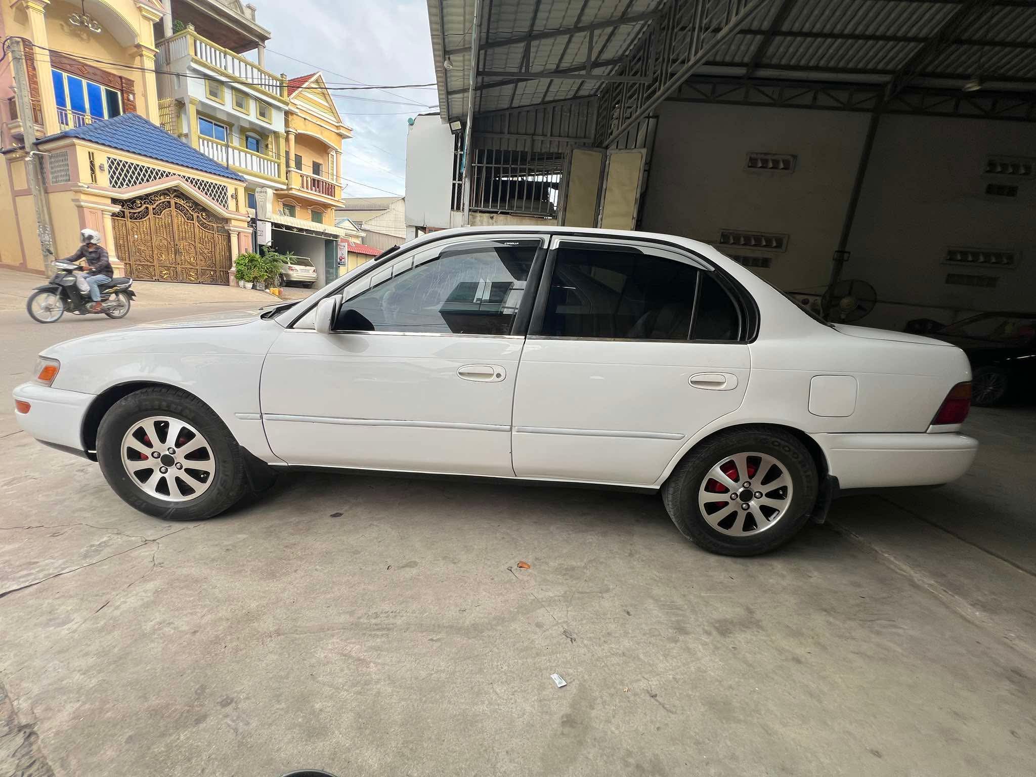 Corolla ឆ្នាំ 1994 ពណ៍ស រៀបចំហើយ