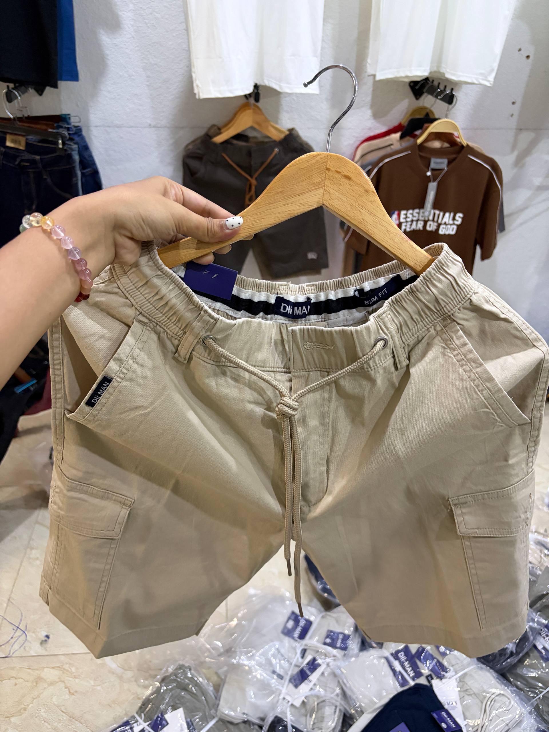 ខោខ្លីហោប៉ៅ ៦