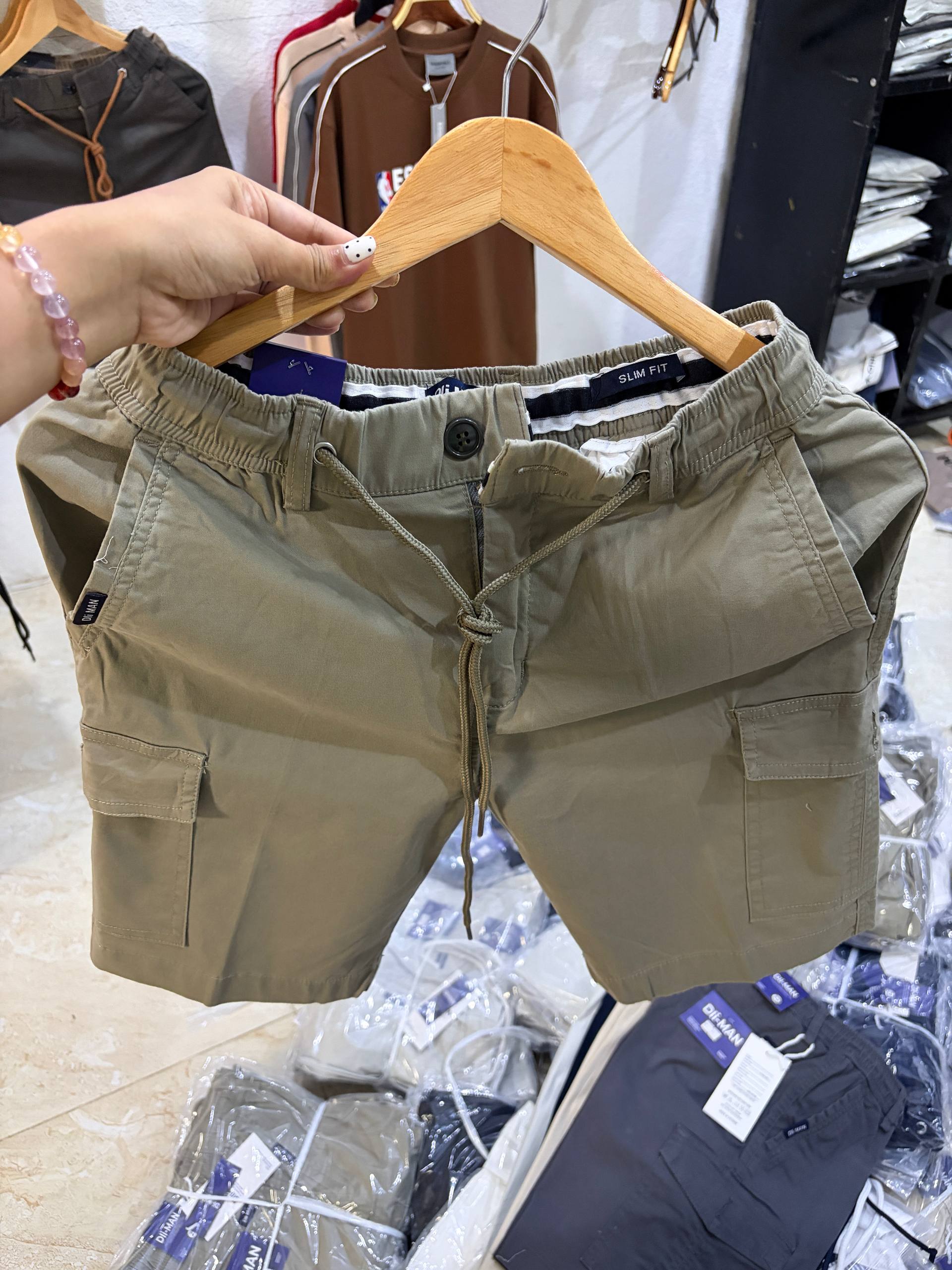 ខោខ្លីហោប៉ៅ ៦